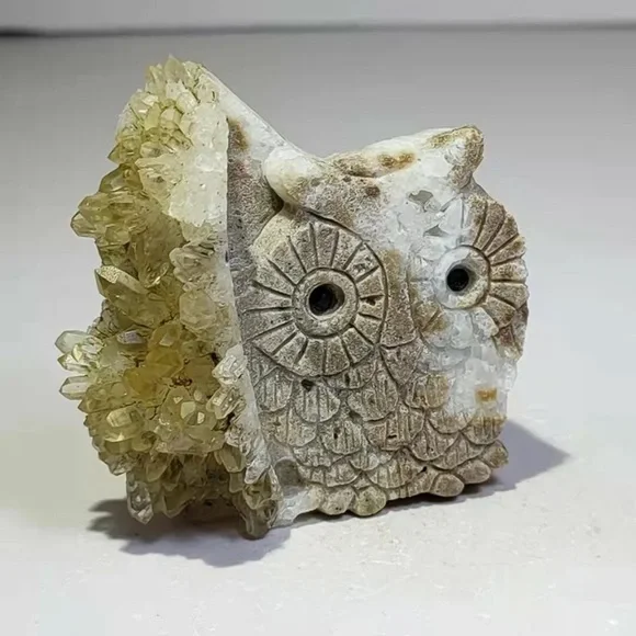 Natural quartz Crystal carved Owl - Picture 2 of 5